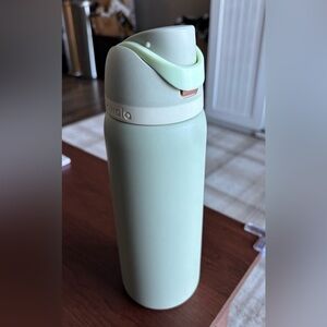 Owala 32 oz Hearth and Hand Lilypad